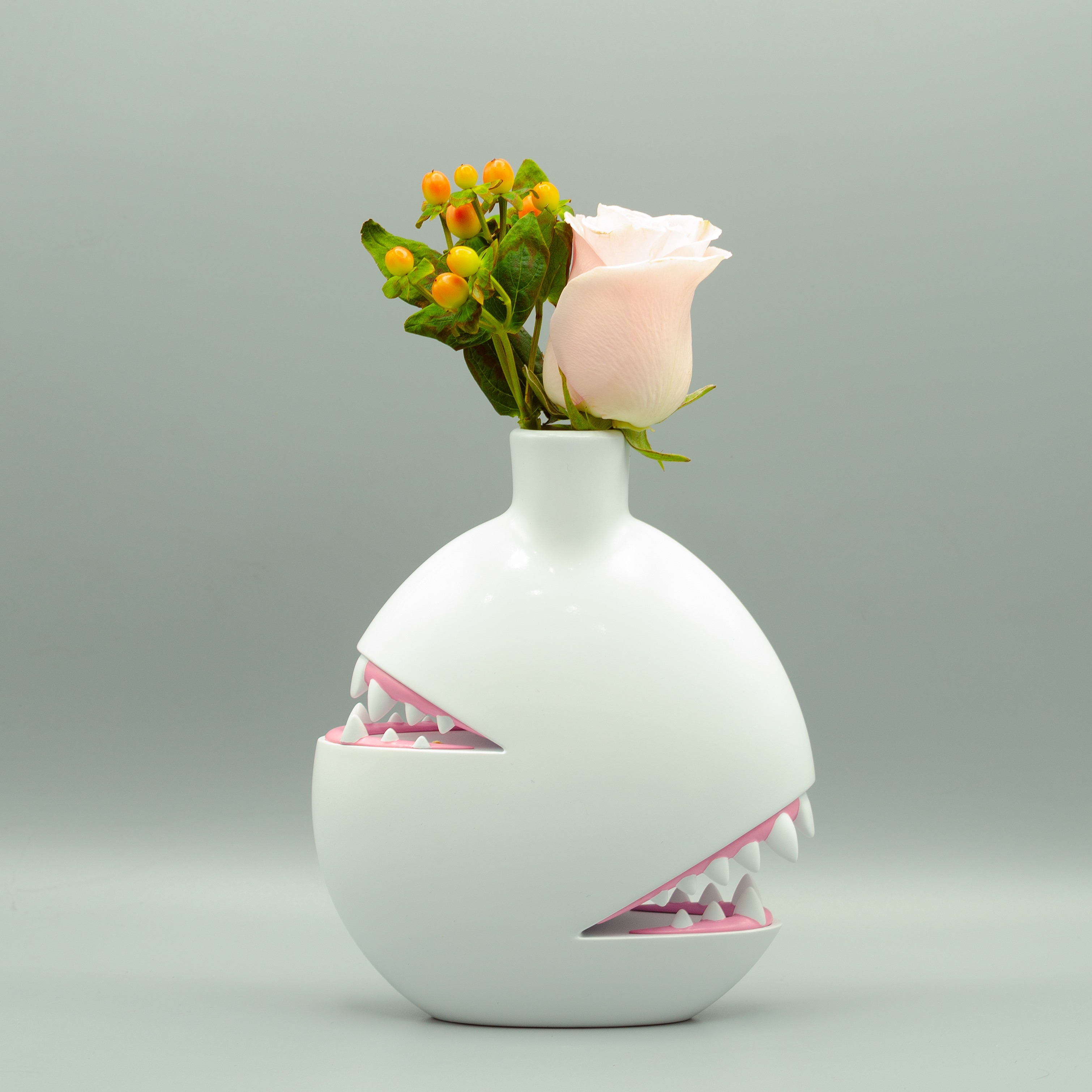 Biting vase 